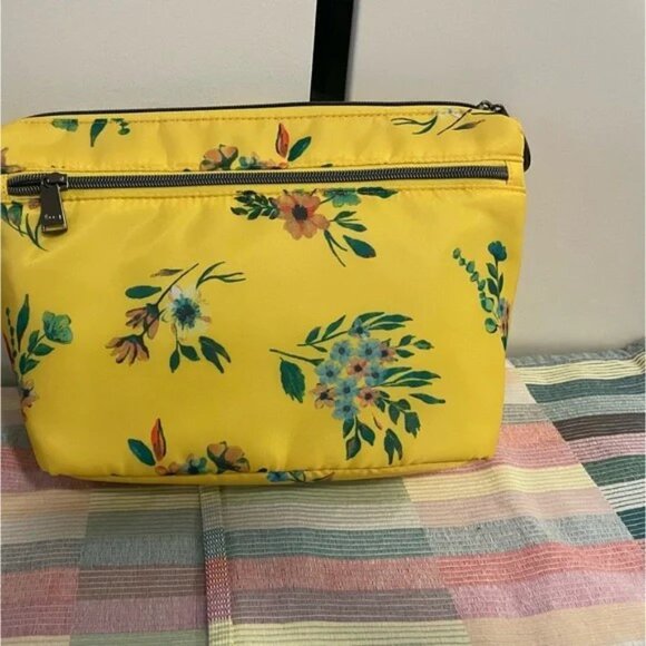 NWOT - Lug Flare 2 Crossbody Bag - Bouquet Yellow - Picture 3 of 4